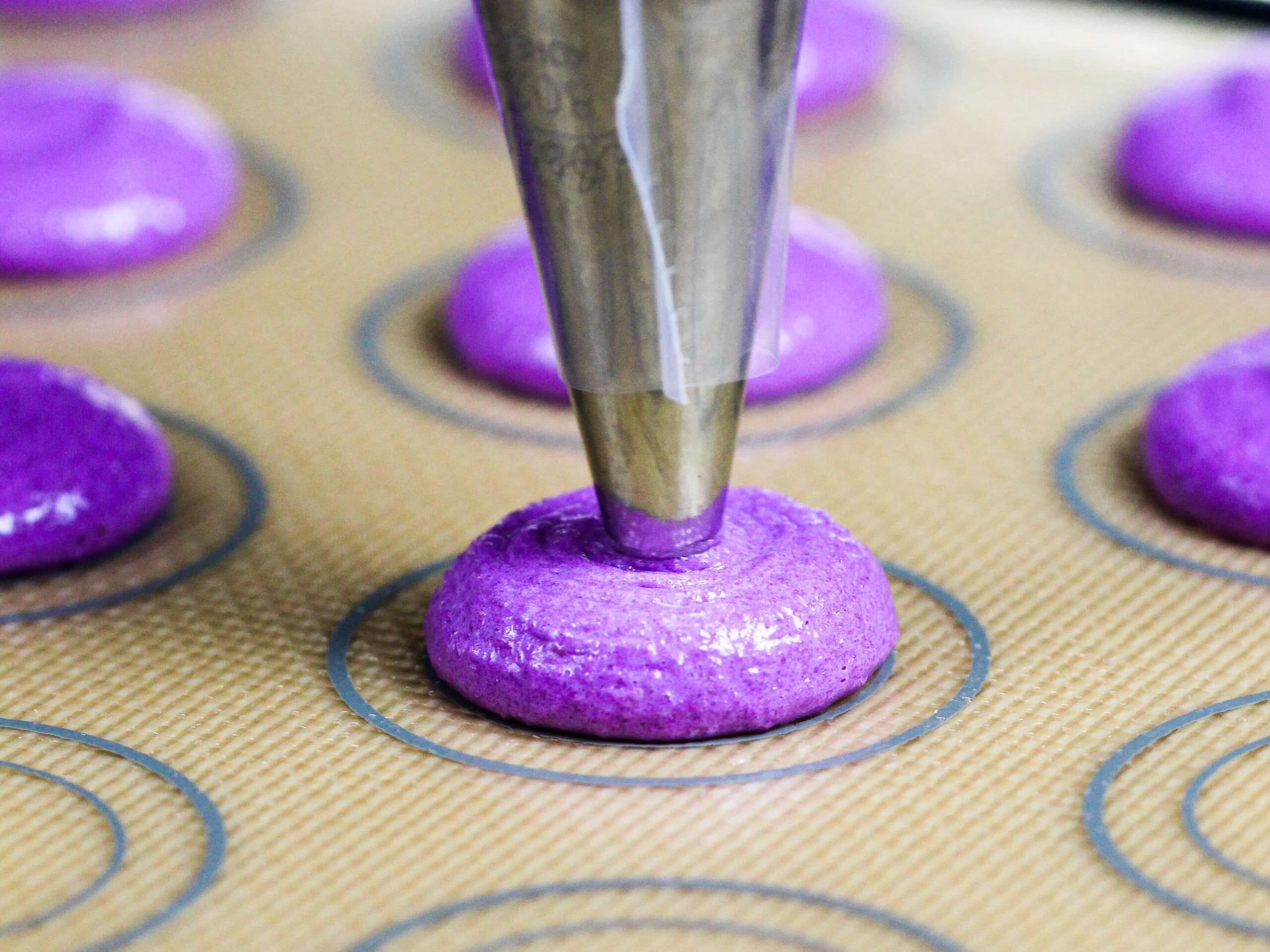 macaron dot template mat