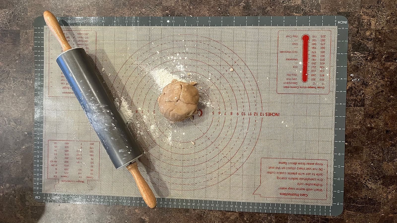 Silicone baking mat crack types
