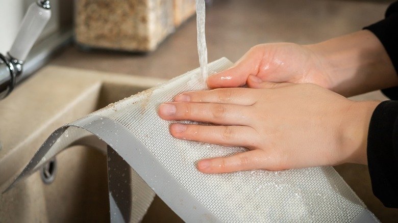 Silicone mat maintenance cleaning