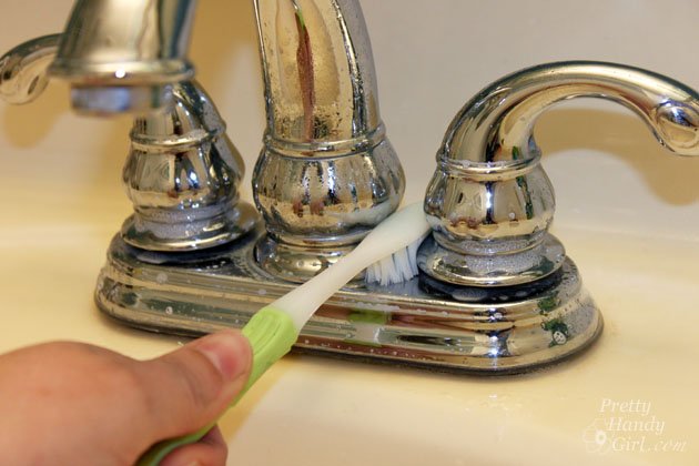 cleaning tight spaces