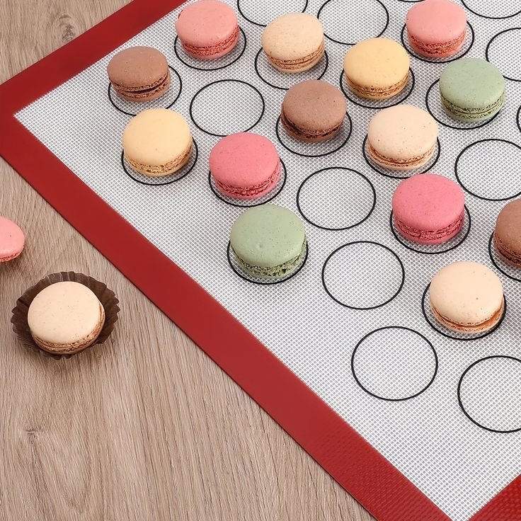silicone macaron mat with piped shells